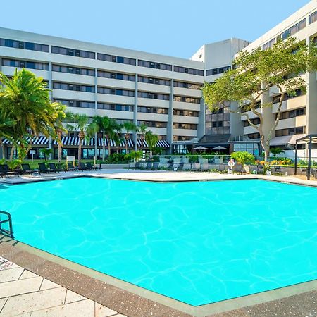 Hotel Doubletree By Hilton Tampa Rocky Point Waterfront Exterior foto