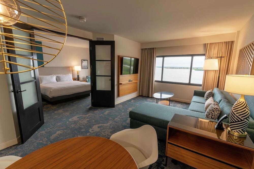 Hotel Doubletree By Hilton Tampa Rocky Point Waterfront Exterior foto