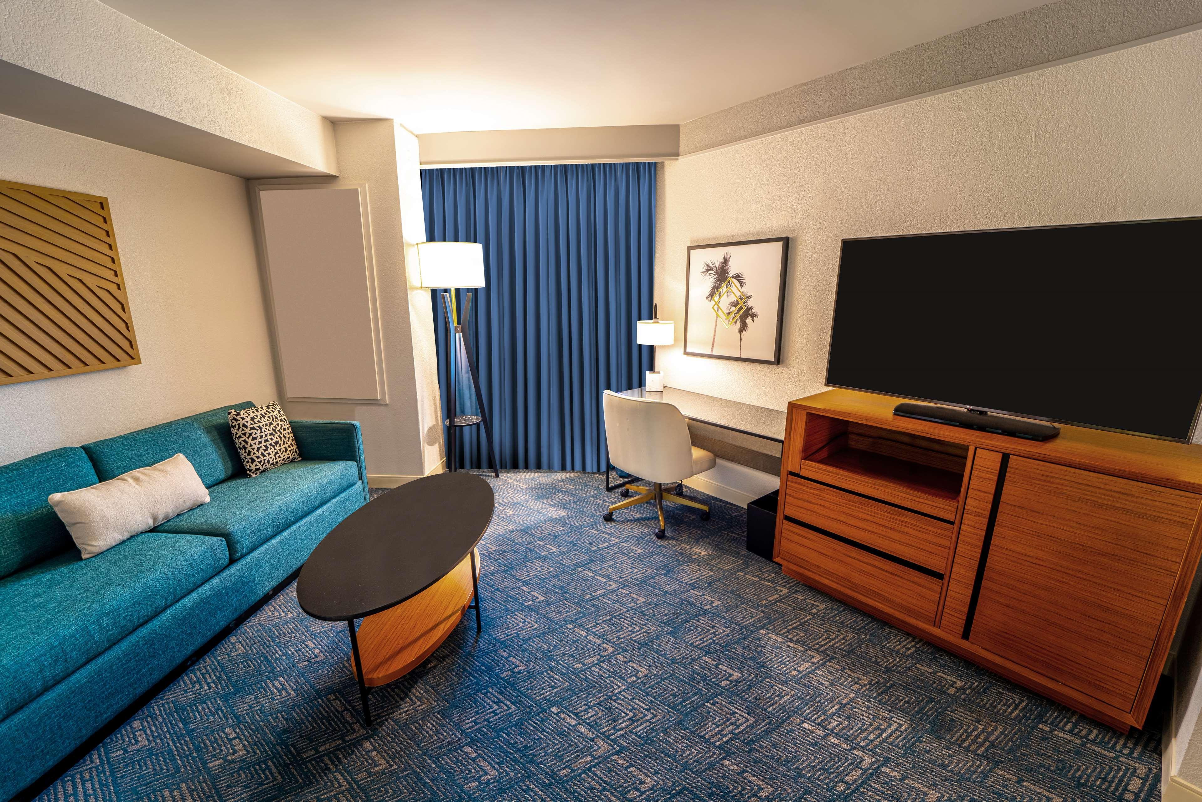 Hotel Doubletree By Hilton Tampa Rocky Point Waterfront Exterior foto