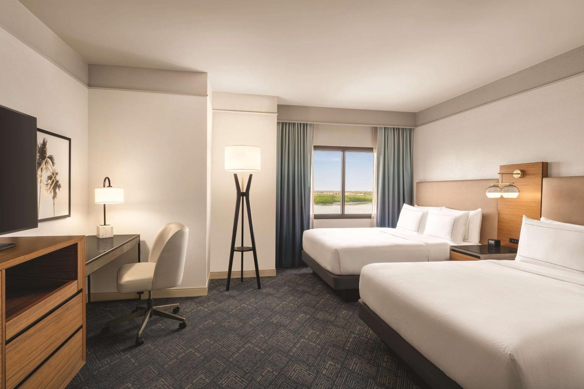Hotel Doubletree By Hilton Tampa Rocky Point Waterfront Exterior foto