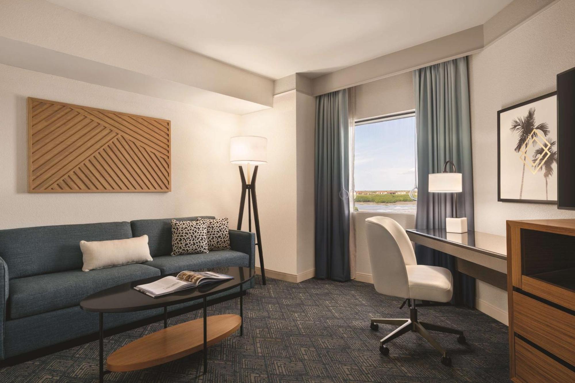 Hotel Doubletree By Hilton Tampa Rocky Point Waterfront Exterior foto