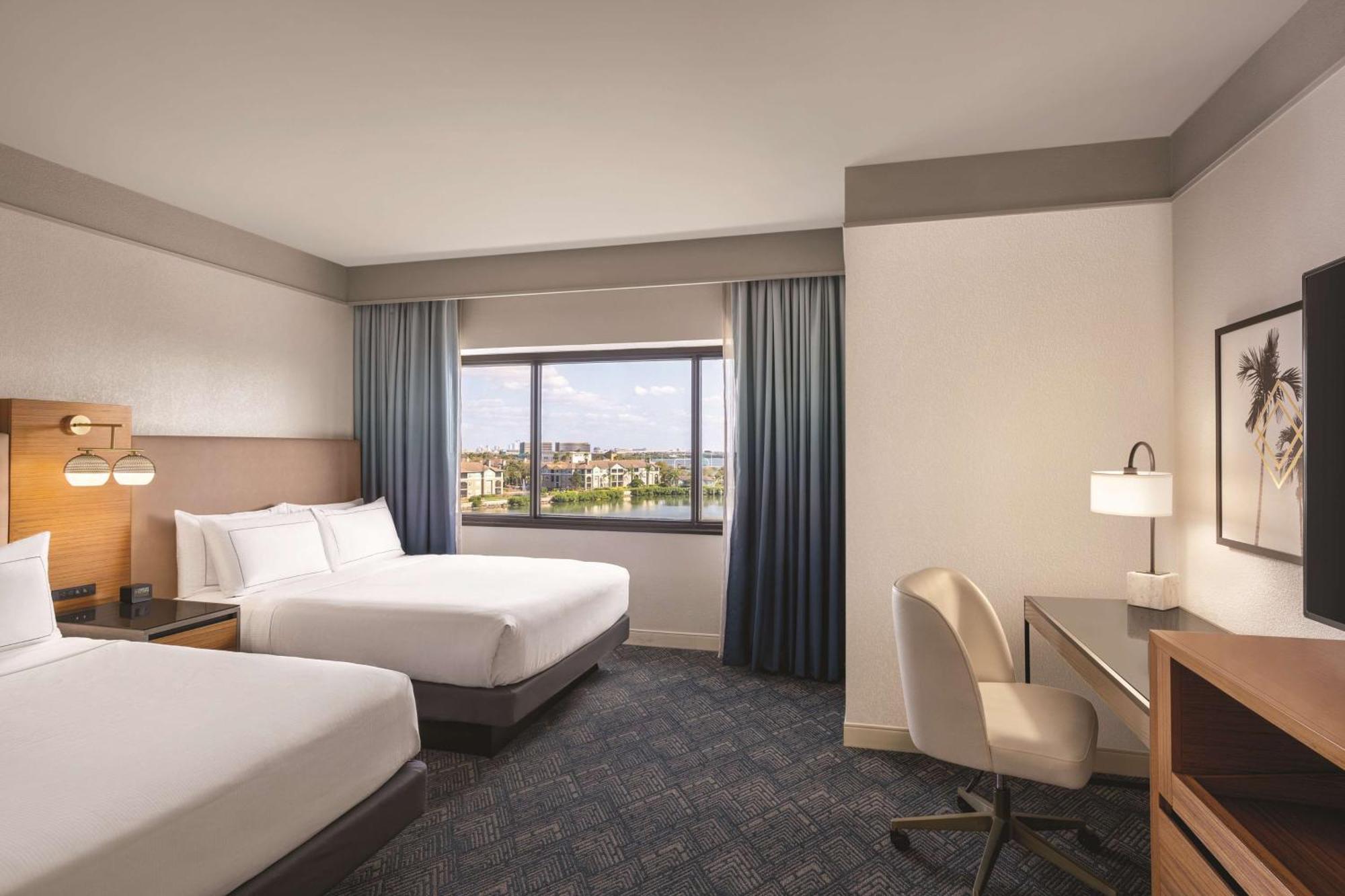 Hotel Doubletree By Hilton Tampa Rocky Point Waterfront Exterior foto
