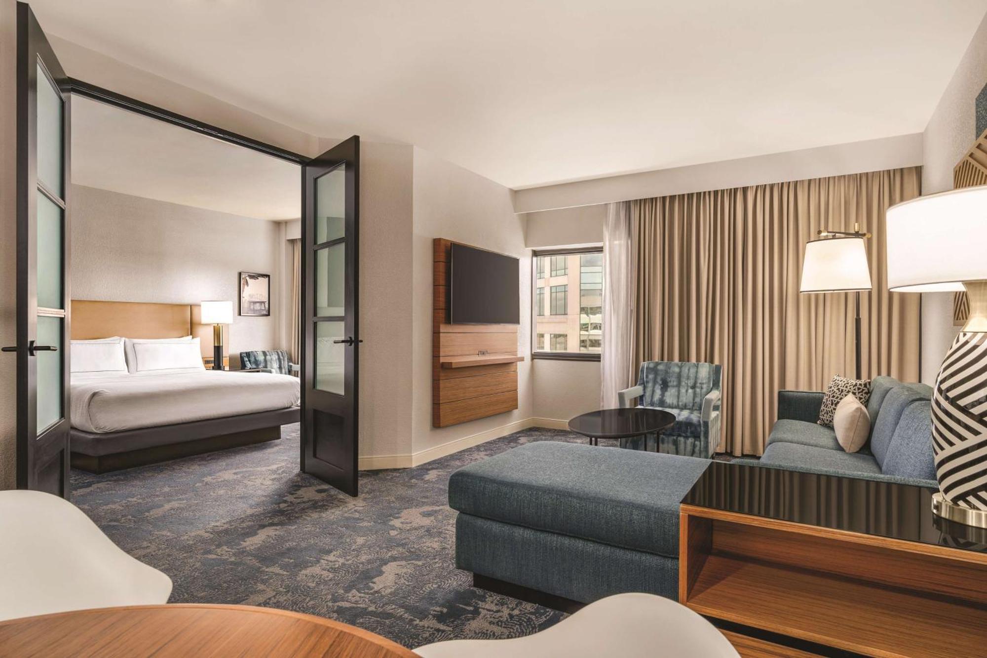Hotel Doubletree By Hilton Tampa Rocky Point Waterfront Exterior foto