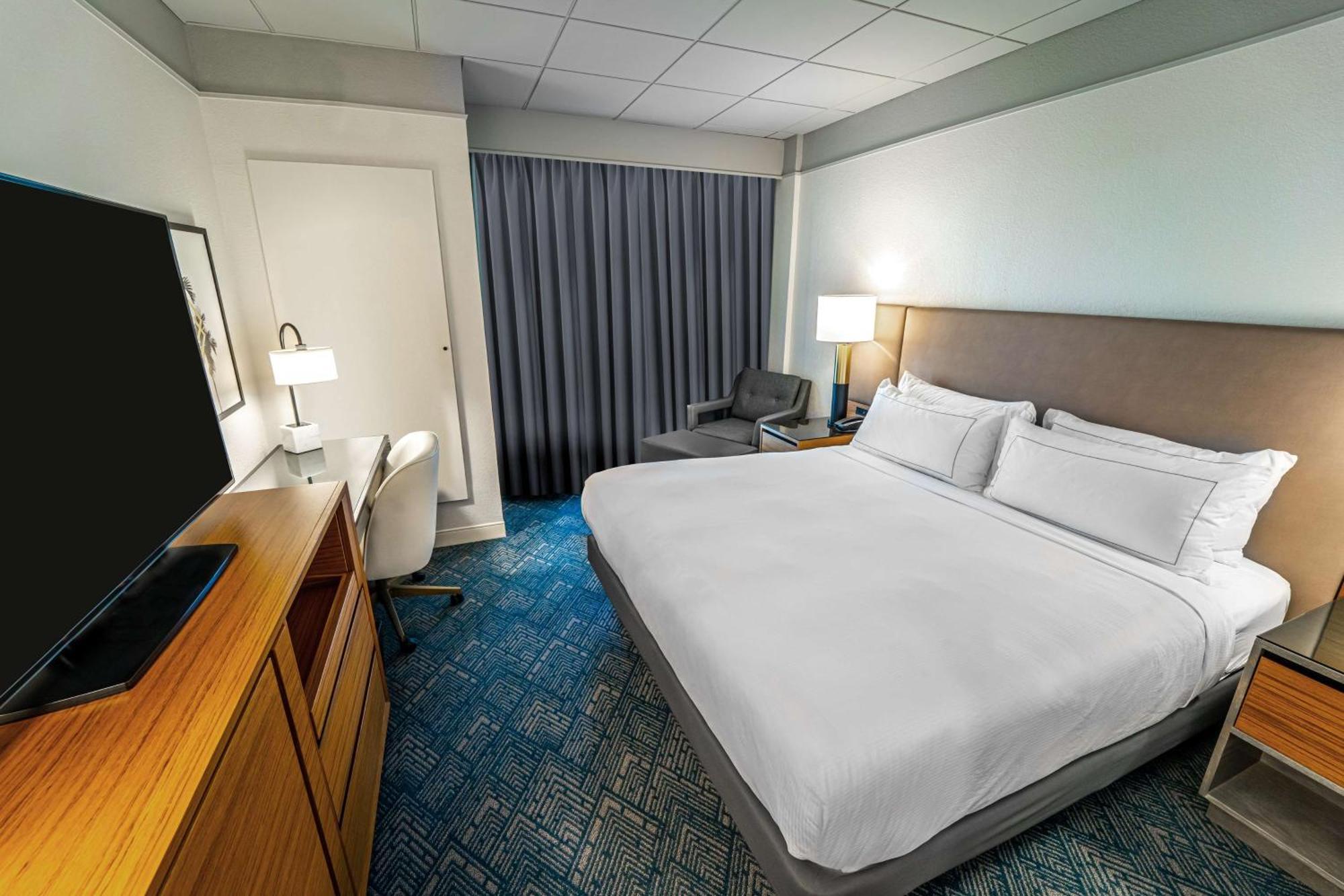 Hotel Doubletree By Hilton Tampa Rocky Point Waterfront Exterior foto