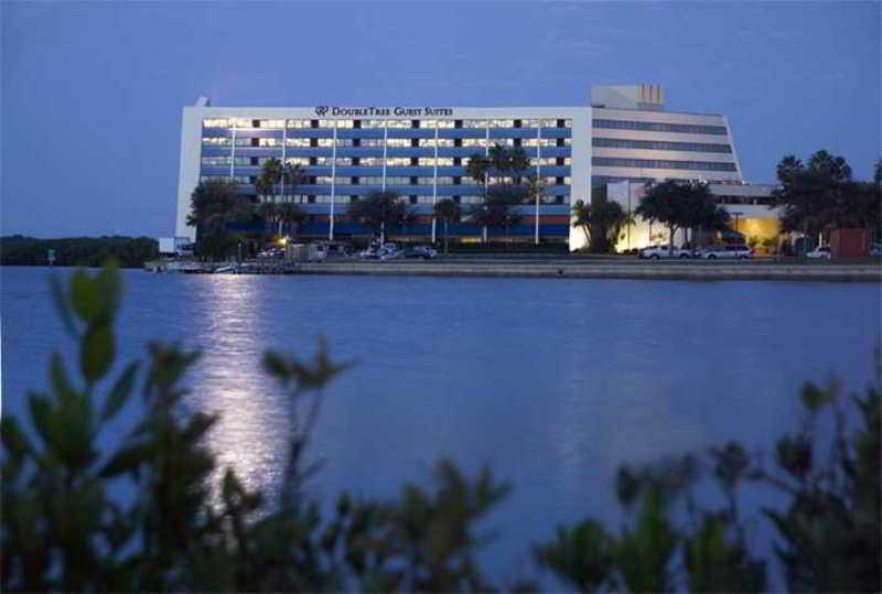 Hotel Doubletree By Hilton Tampa Rocky Point Waterfront Exterior foto