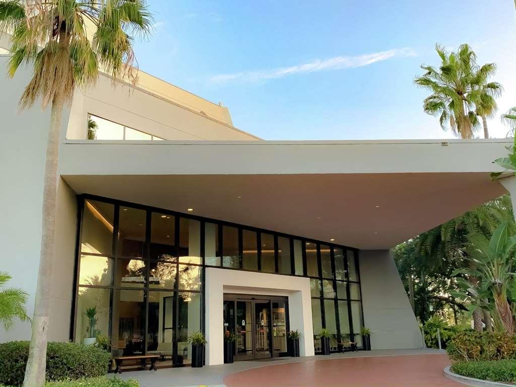 Hotel Doubletree By Hilton Tampa Rocky Point Waterfront Exterior foto